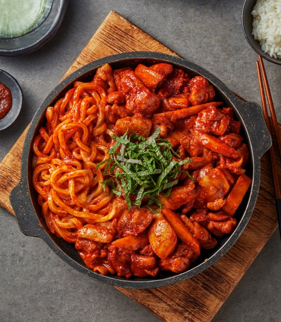 춘천식 철판 닭갈비 770g (우동사리 추가 증정) (냉동)