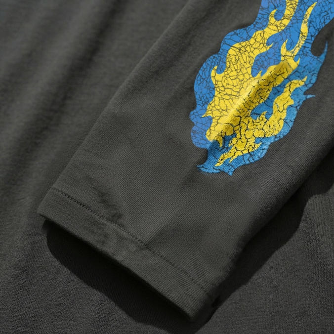 PIGMENT FLAME LOGO LS TEE CHARCOAL