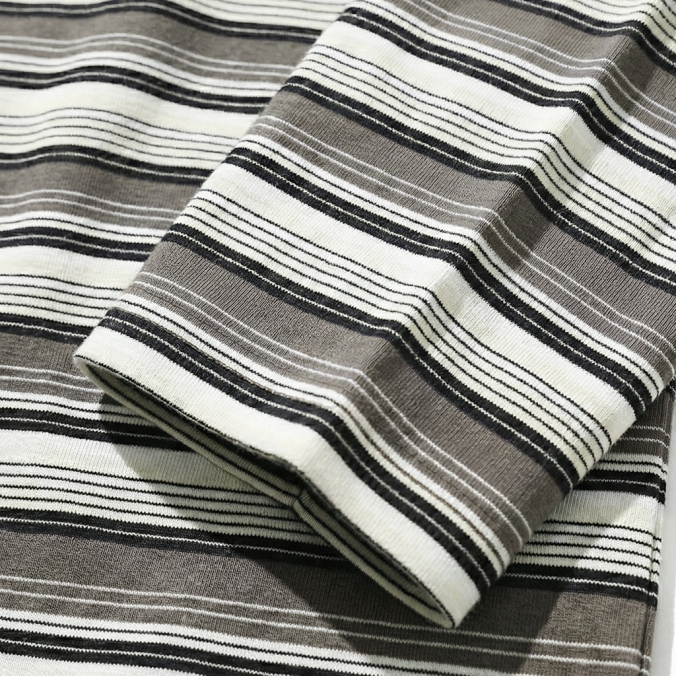 GOTHIC LOGO STRIPE LS TEE GREY