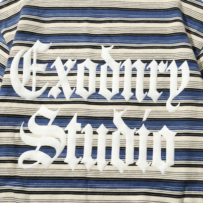GOTHIC LOGO STRIPE LS TEE BLUE