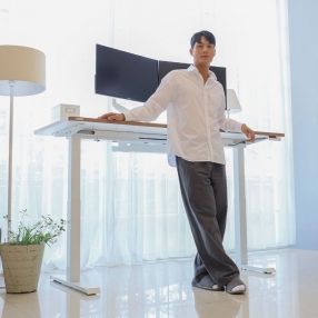 핏쳐 프리미엄 보쉬모터 전동식 모션데스크 B1