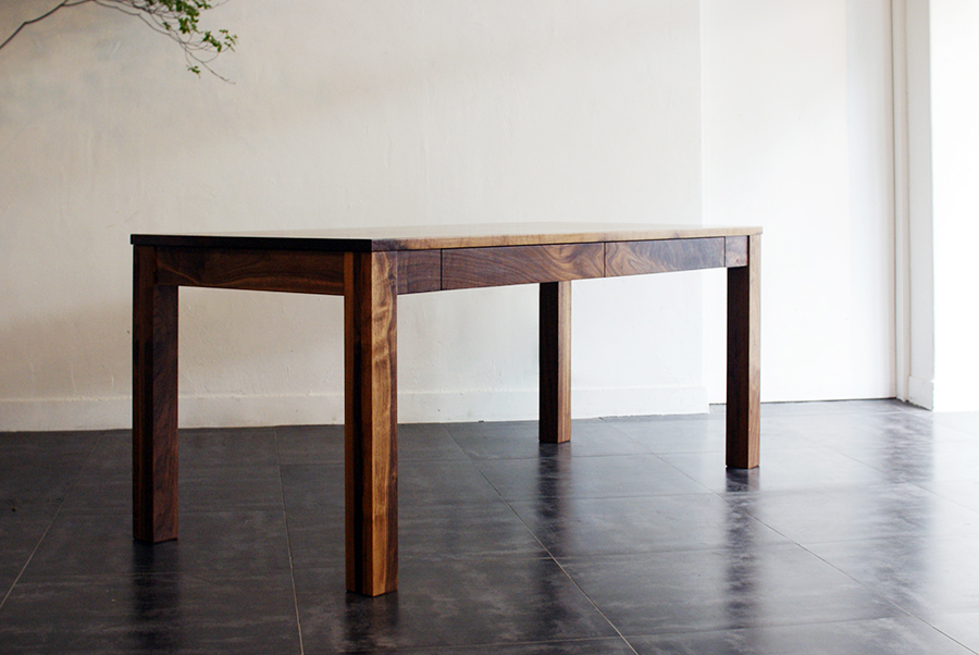 urbanworks basic walnut table