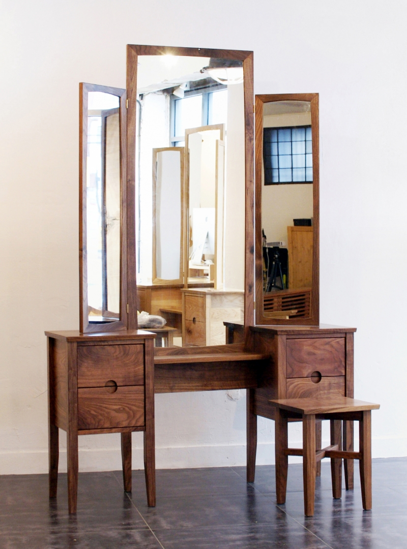 urbanworks grand dressing table - walnut