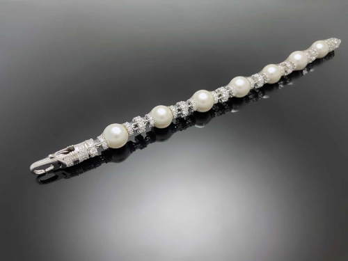 Royal Pearl Necklace & Bracelet