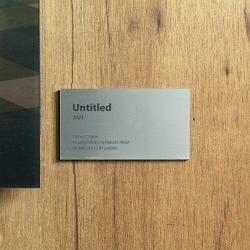 메탈릭 작품캡션