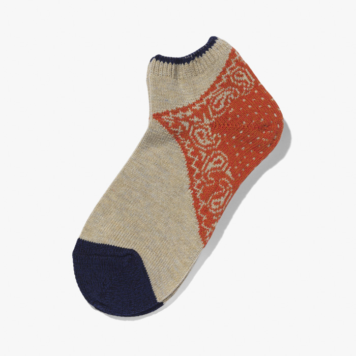 96 YARNS PAISLEY BANDANA HEEL ANKLE SOCKS ECRU