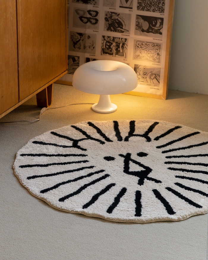 LION RUG - BLACK LINE ON IVORY