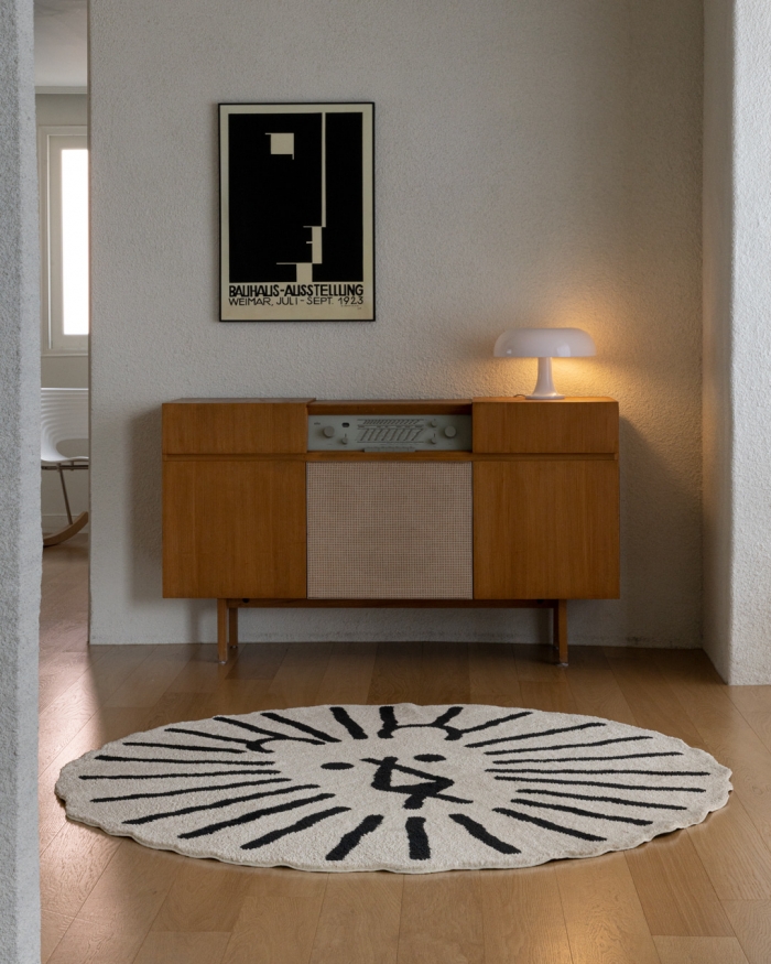 BIG LION RUG - BLACK LINE ON IVORY