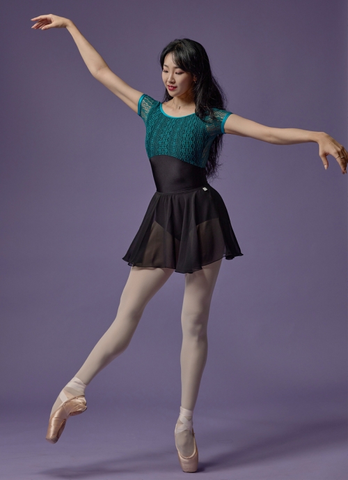 新品タグ付き　olivine wear レオタード  Lサイズ LULLI Dancewear】 ロングスリーブレオタード “Lada