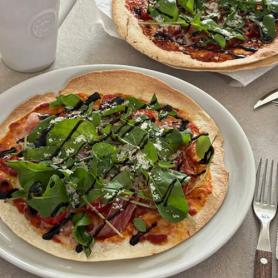 4_브런치_루꼴라 프로슈토 피자.jpg