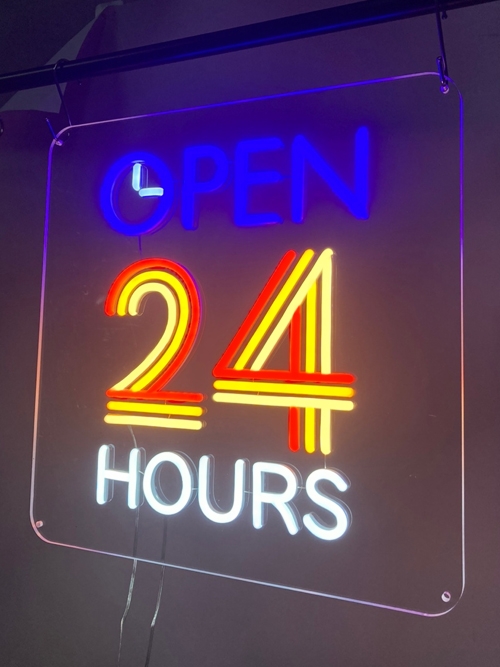 네온사인 전시회 샘플 할인가판매 OPEN 24 HOURS 24시간 네온싸인