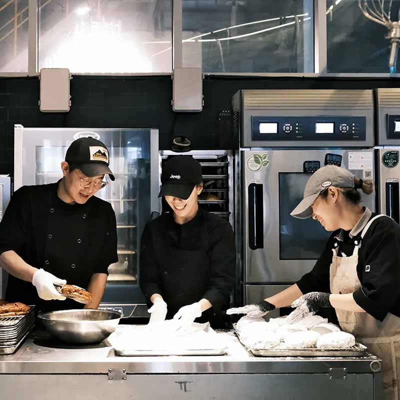 슈톨렌과 커피#082. 크리스마스를 준비하는 사람들