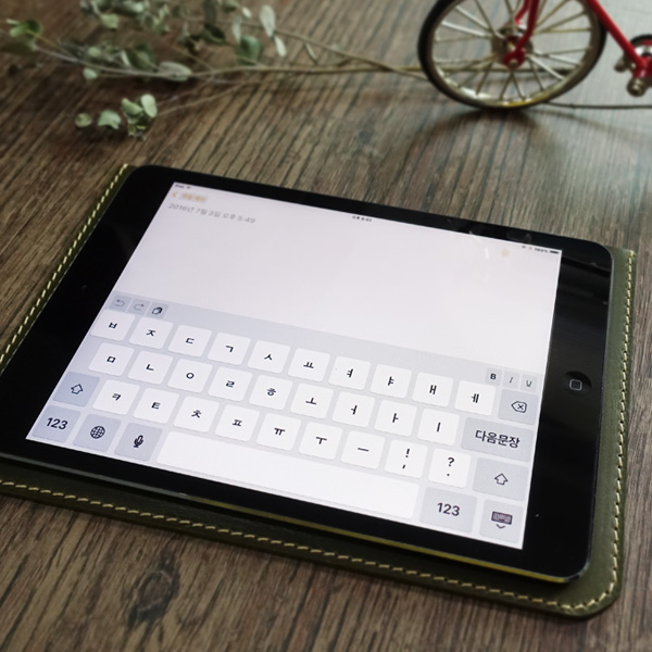 스키니 아이패드 가죽파우치(가로) [스내치올리브] - 아이패드 iPad, 아이패드 미니 iPad Mini, 아이패드 에어 iPad Air, 아이패드 프로 iPad Pro