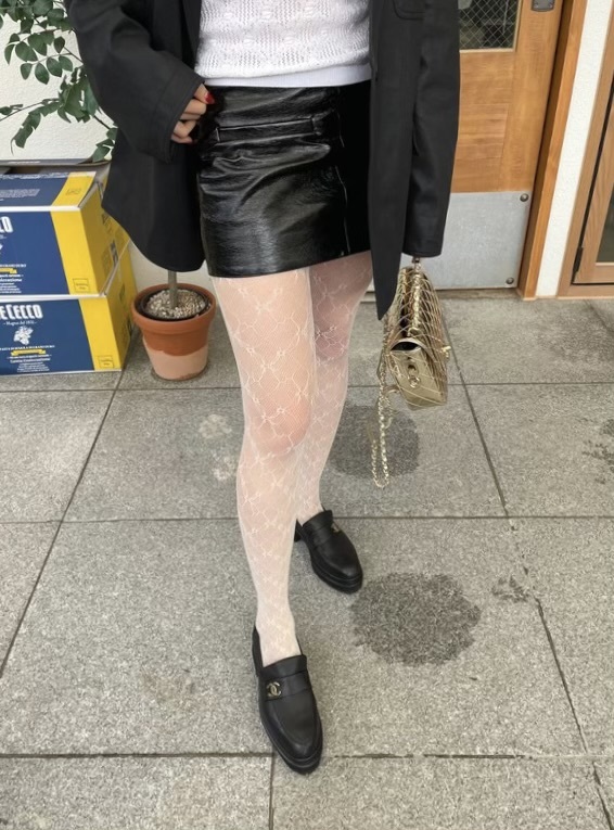 Lowrise Vegan Leather Mini Skirt [아이보리/블랙]