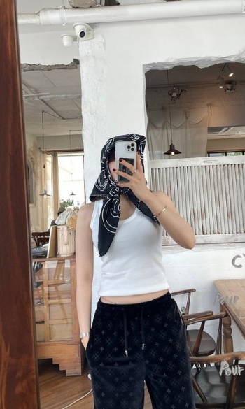 U Neckline Tank Top [아이보리/블랙]