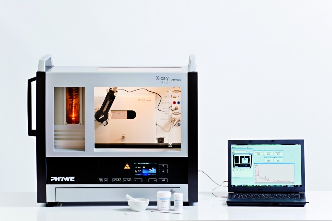 Debye-Scherrer diffractions pattern of powder samples with a diamond structure (according to Bragg-Brentano)