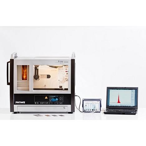 Qualitative X-ray fluorescence analysis of alloyed materials