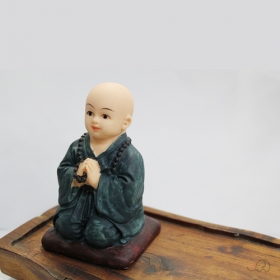 기도하는 동자인형 (소)