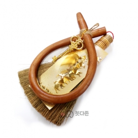 행운의 빗자루 코뚜레 장식