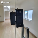 스마트공간 IoT 도어락 유리문 홀더 잇소키 - 날개형 클립형 강화유리 양문형 양문용