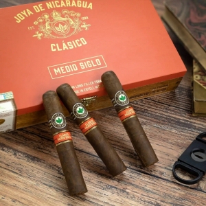 호야 데 니카라과 Joya Clasico Medio Siglo Robusto