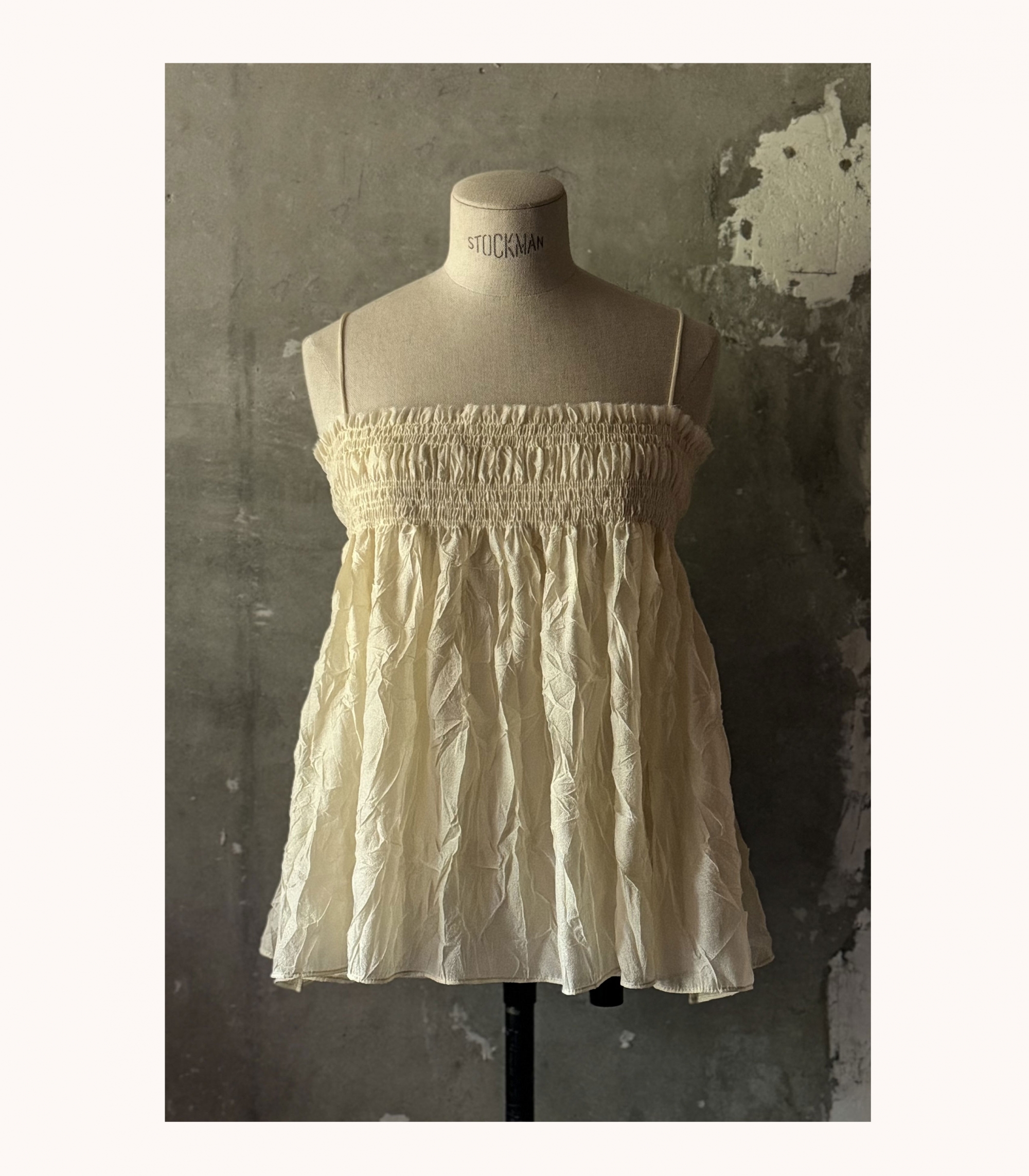 Smocking Thin Strap Blouse (6월 셋째주부터 순차 발송)