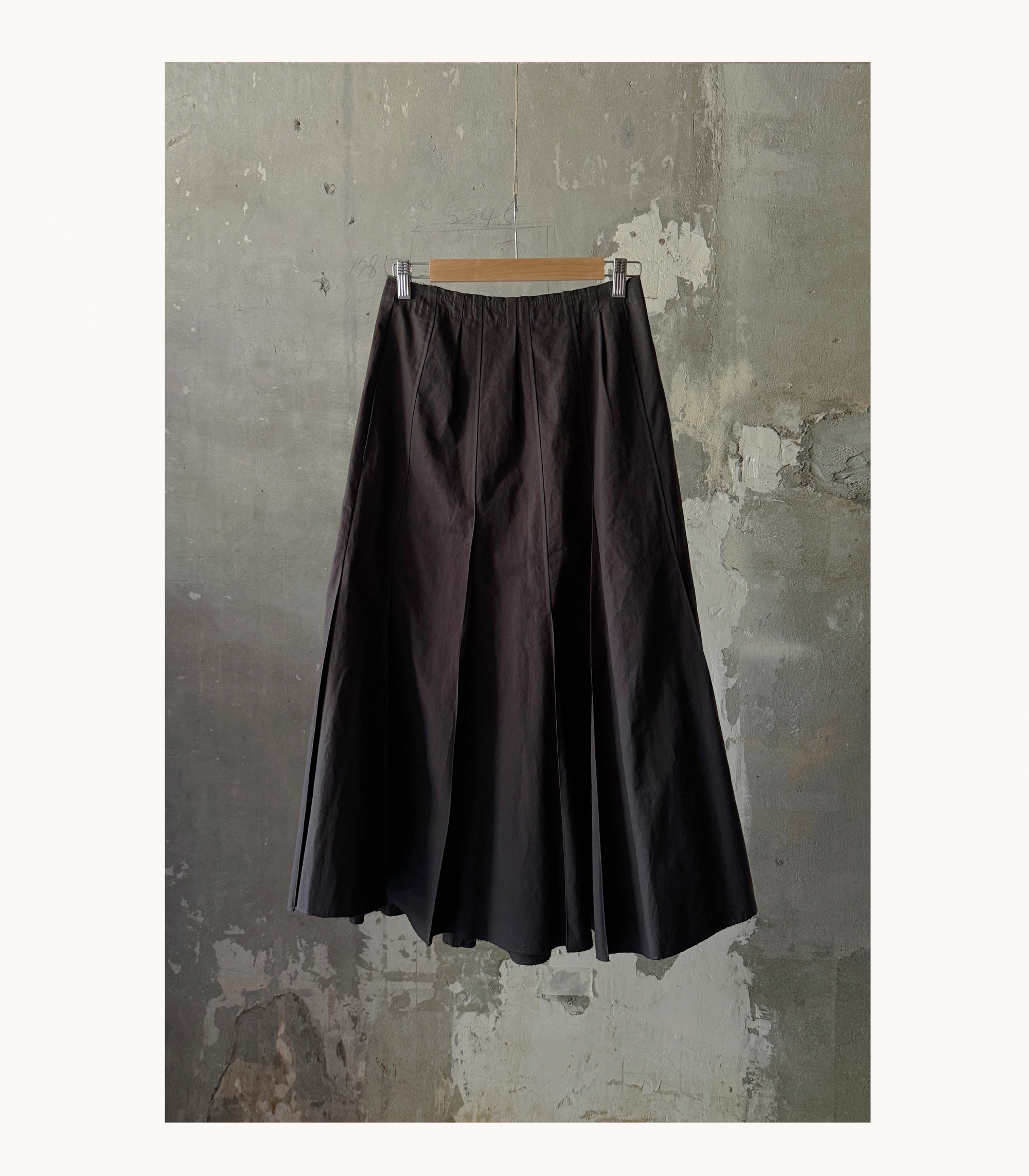 Unbalanced Pleat Skirt (2colors)