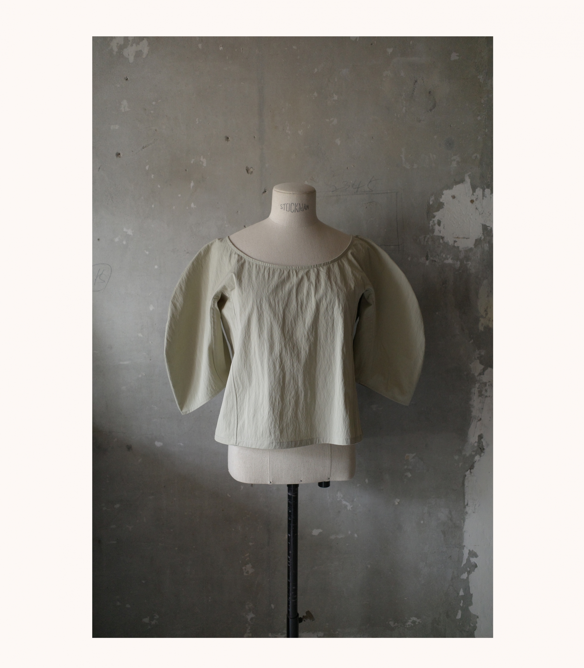 Signature curved crop blouse (3colors)