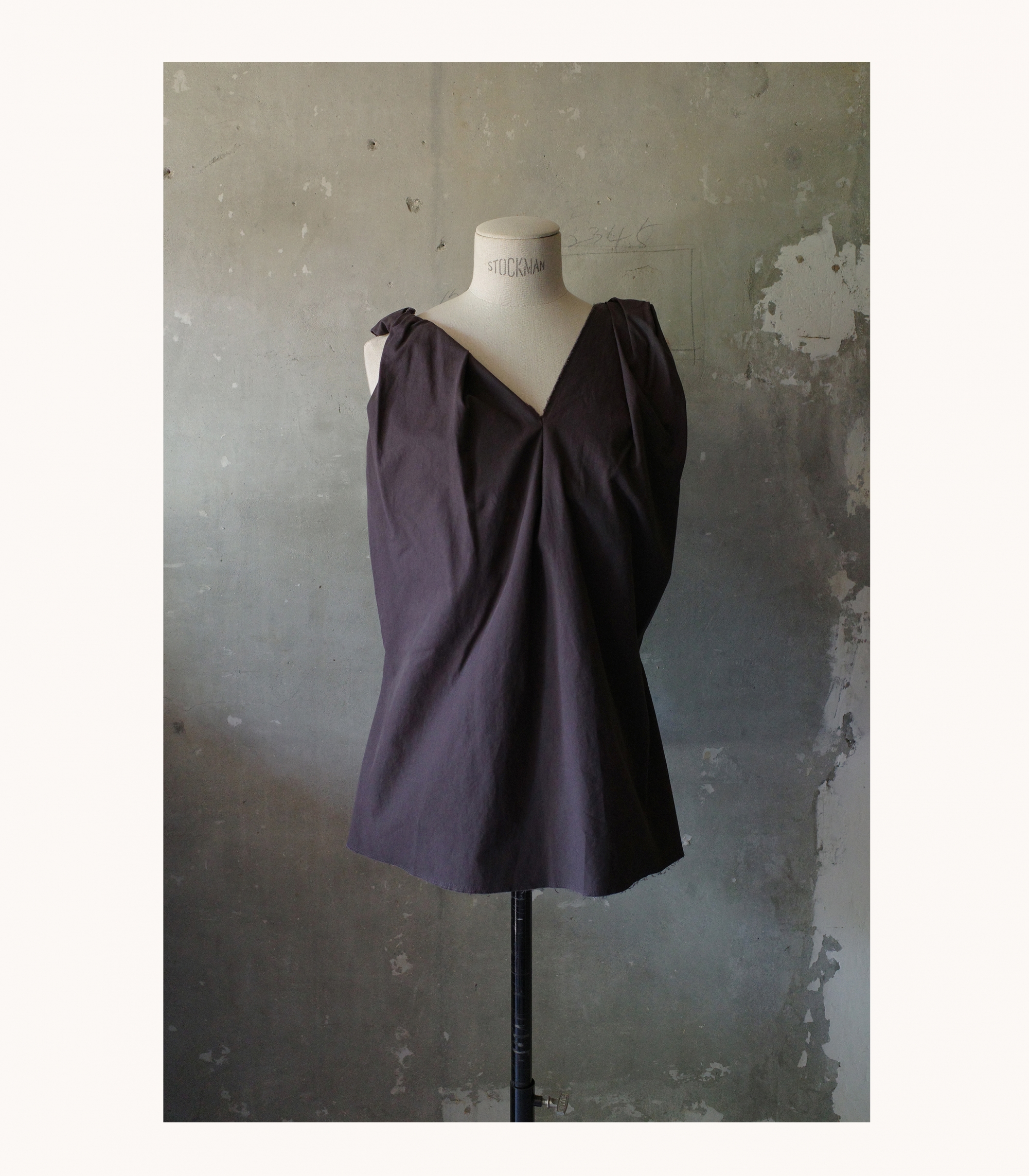 Twisted tuck blouse (2 colors)
