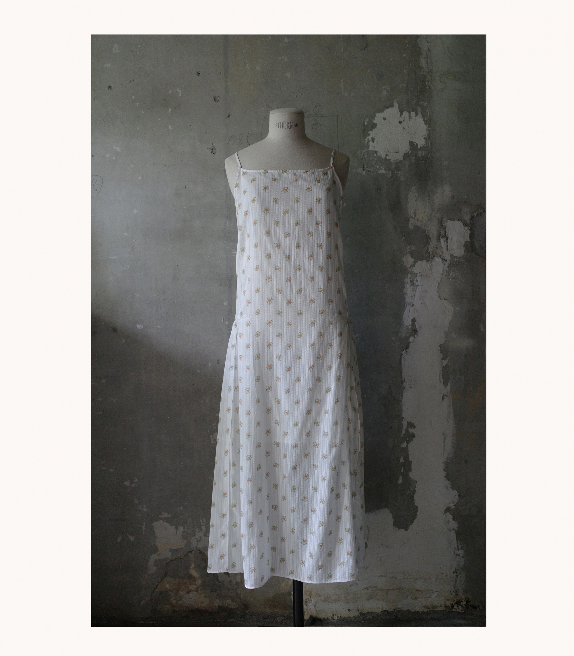 White flower summer strap O/P