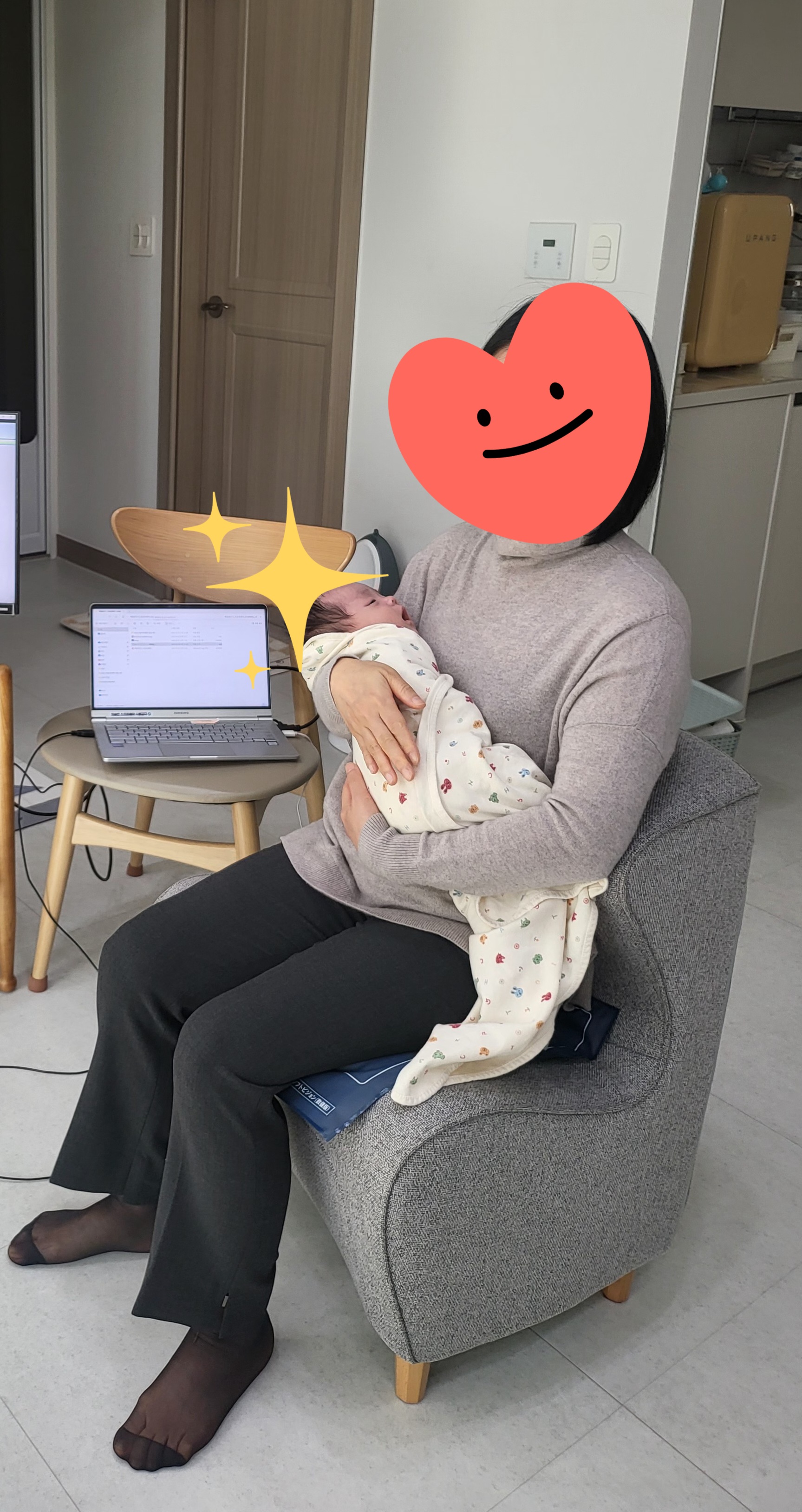 아기 안고 있는 사진.jpg