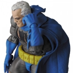 MAFEX The Dark Knight Triumphant 배트맨 HUSH Ver.