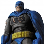 MAFEX The Dark Knight Triumphant 배트맨 HUSH Ver.