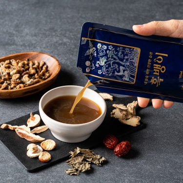 100% 국산 자연방목 흑뱅이 흑염소 굼뱅이 진액 골드 90ml 30포