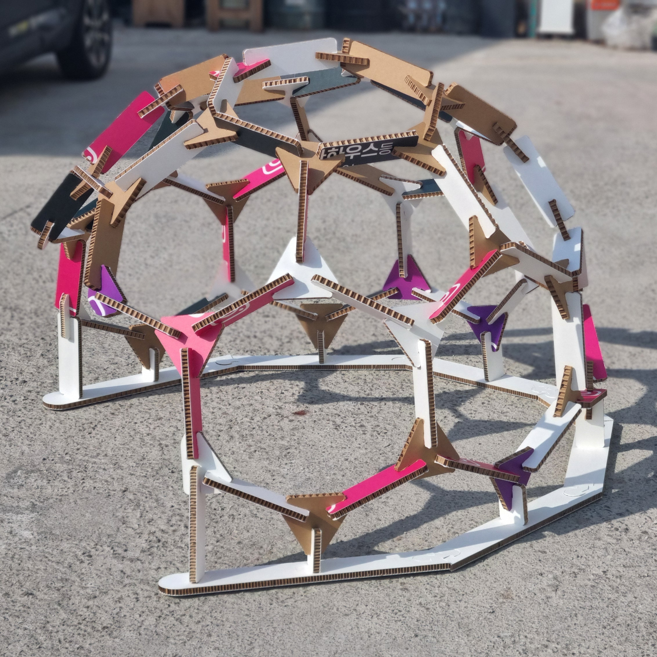 유현일작가-040 허니콤보드 이글루 V1