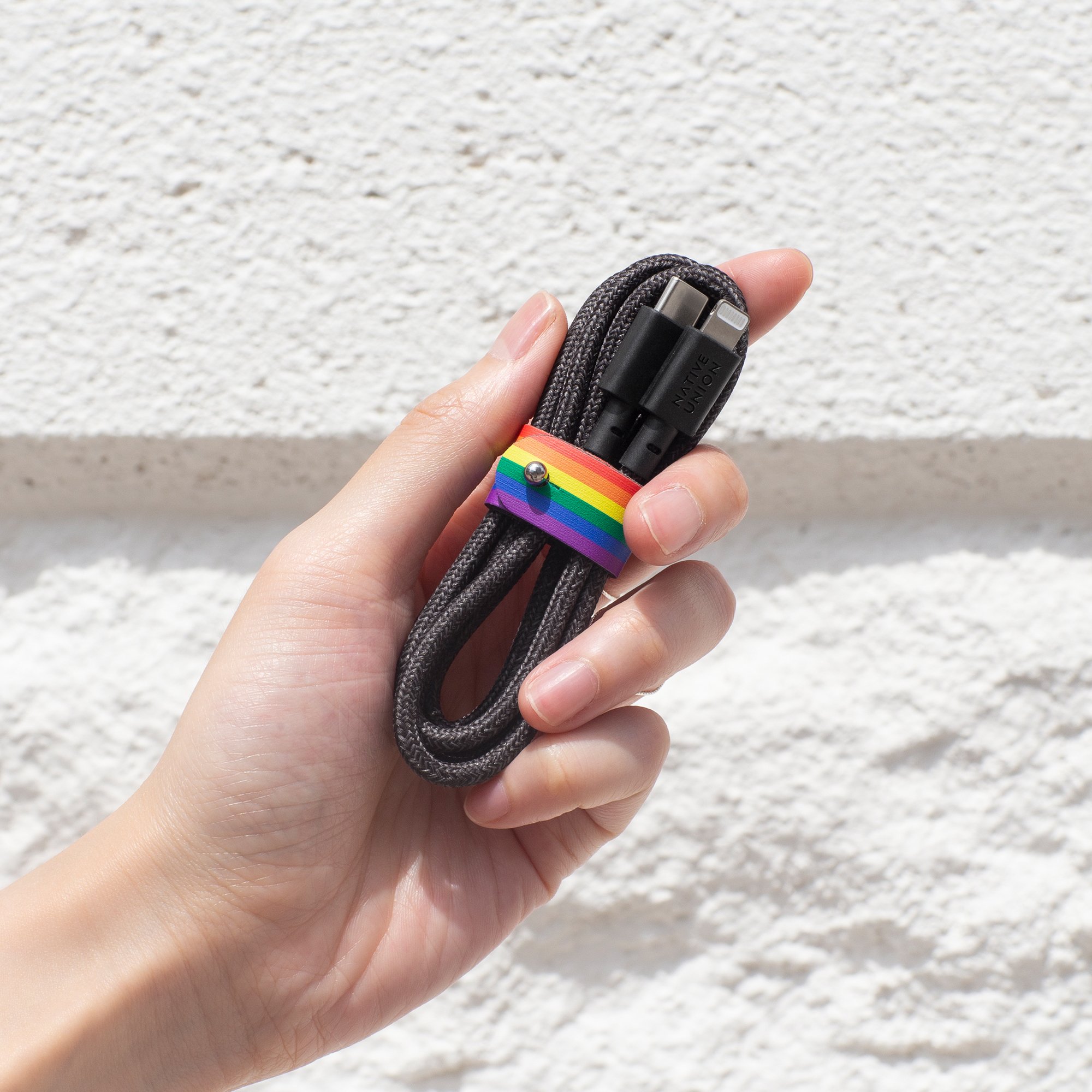 BELT CABLE PRIDE CHARCOAL (USB-C TO Lightning)