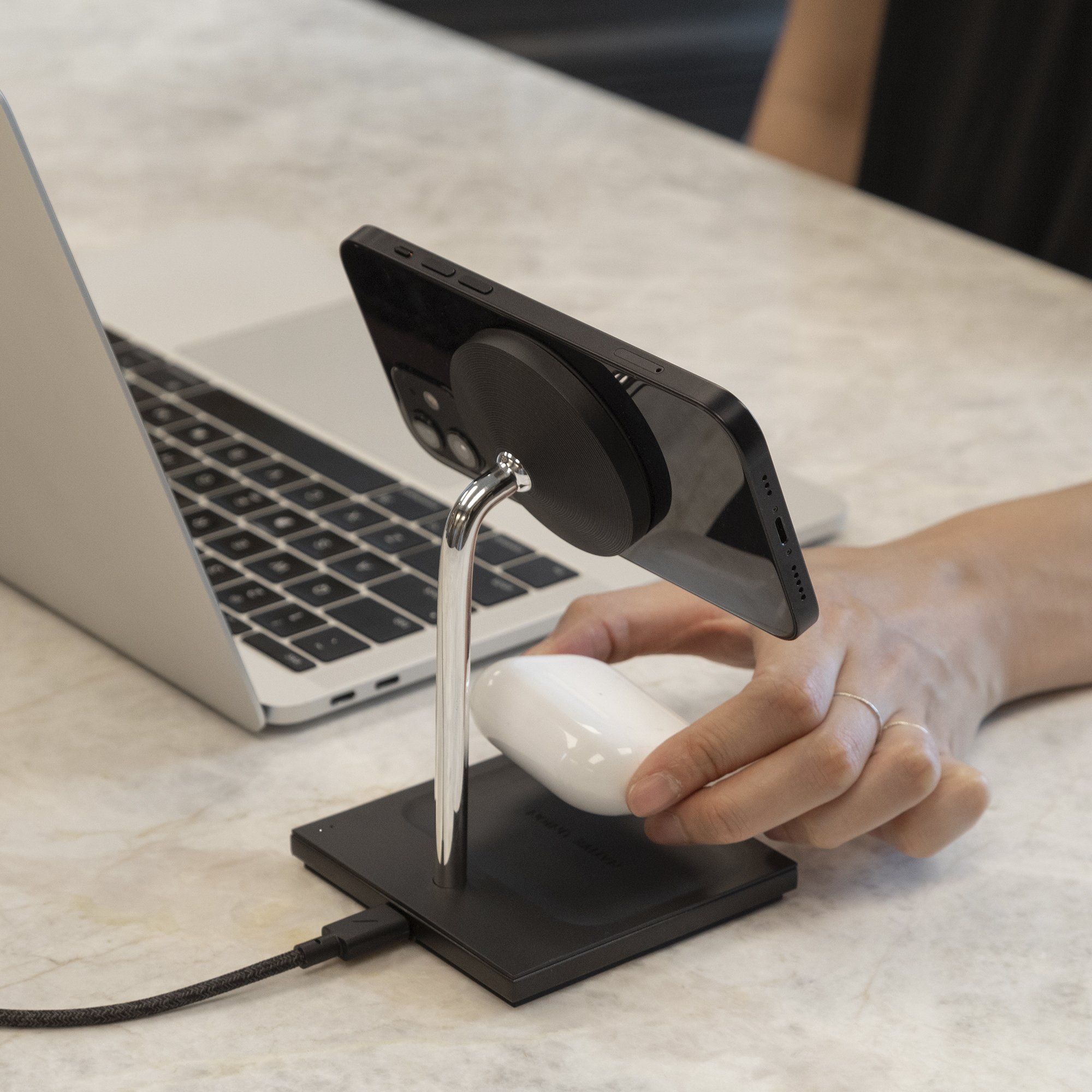 SNAP 2-IN-1 MAGNETIC WIRELESS CHARGER