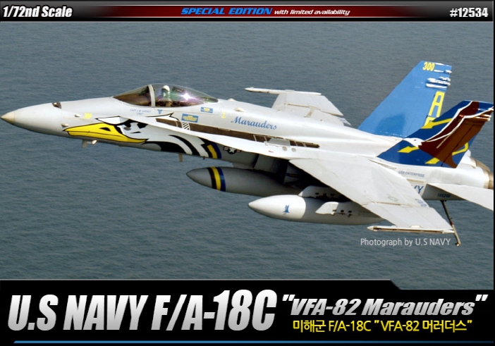 AC12534 1/72 USN F/A-18C VFA-82 \"Muderuss\"