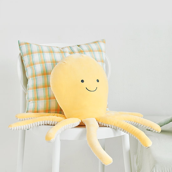 포근한 문어 인형 쿠션