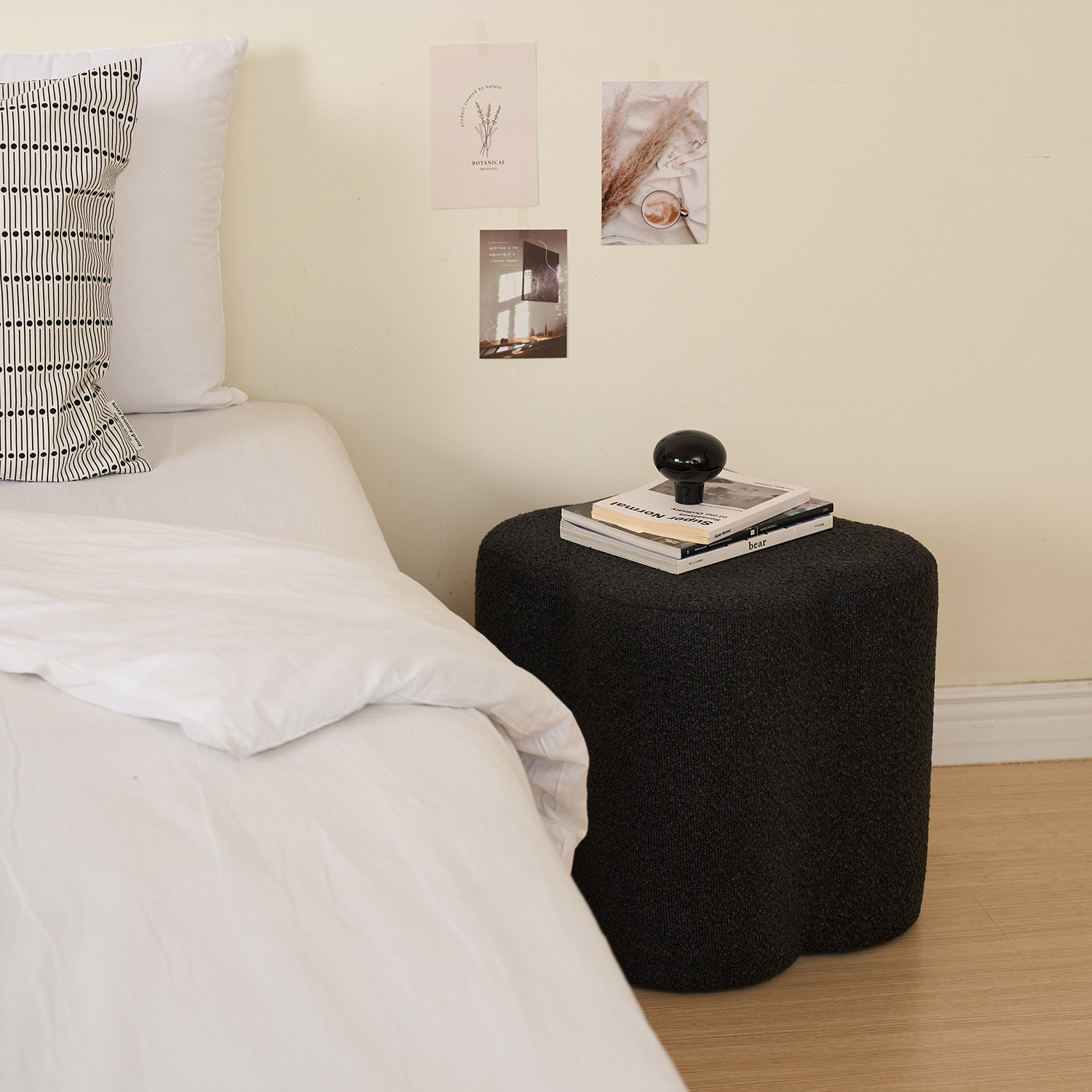 클로버 스툴 화장대 의자 거실 카페 패브릭 오브제