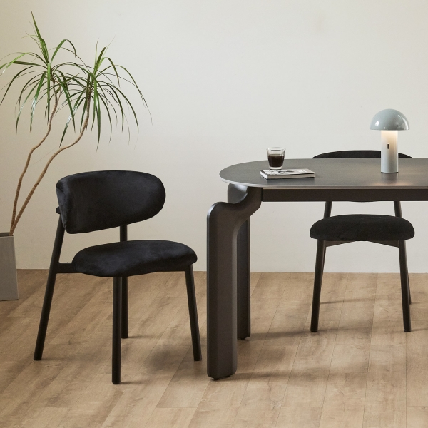 뫼르 벨벳 체어 카페 식탁 화장대 디자인 패브릭 블랙 의자
