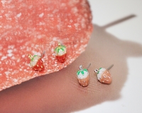 올리아 딸기 오브젝트 귀걸이 (2color)