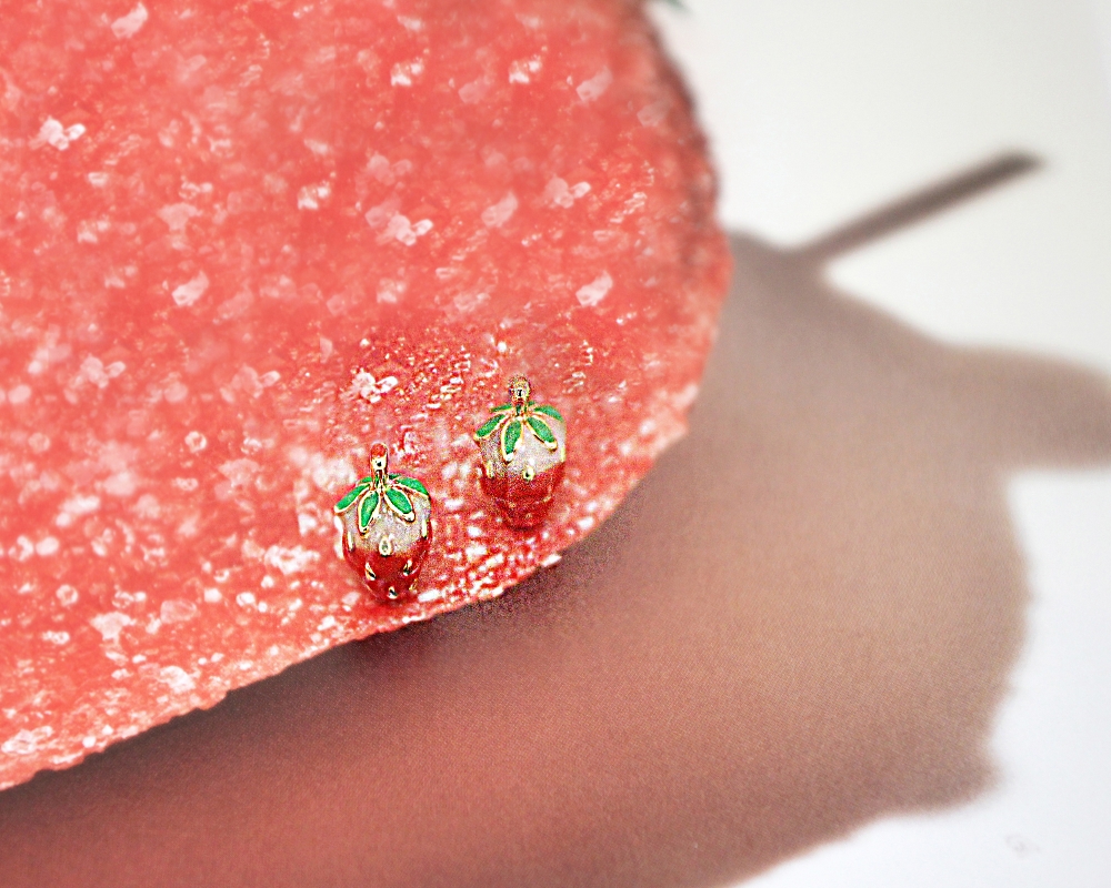 올리아 딸기 오브젝트 귀걸이 (2color)