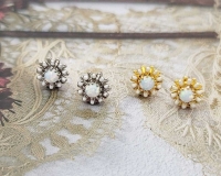 올리아 데이지 오팔 원석 귀걸이 (2color)
