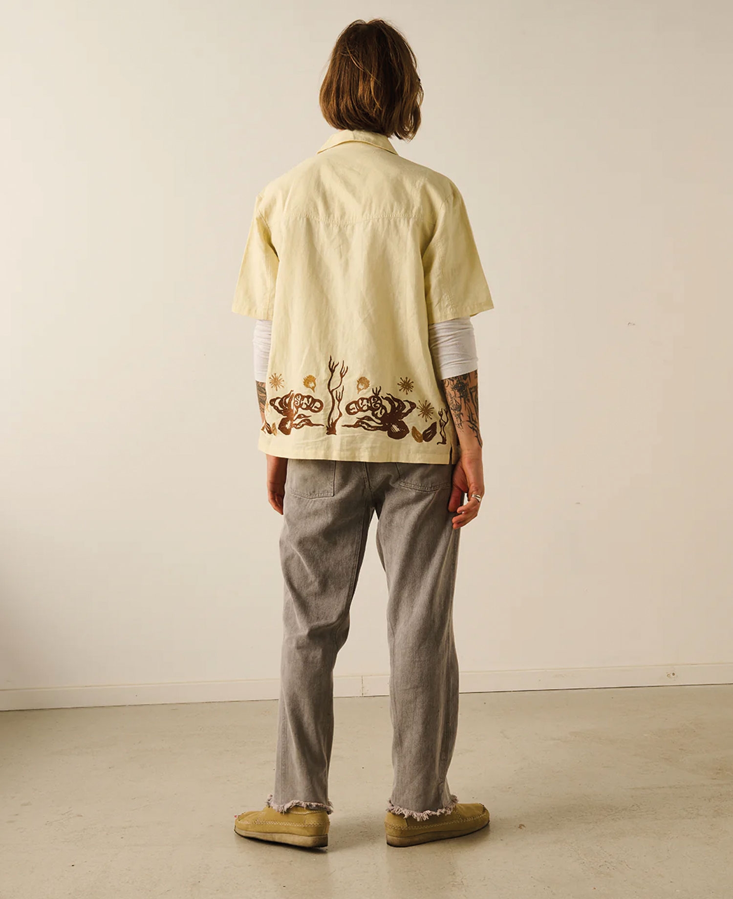 MAGIC CASTLES SHORT SLV WAVE EMBROIDERED SHIRT_IVORY