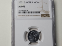 한국은행 2001년 1원 NGC MS 65 완전미사용 ( 발행량 : 130,000 개 , 케이스 테두리 일부 깨짐 )