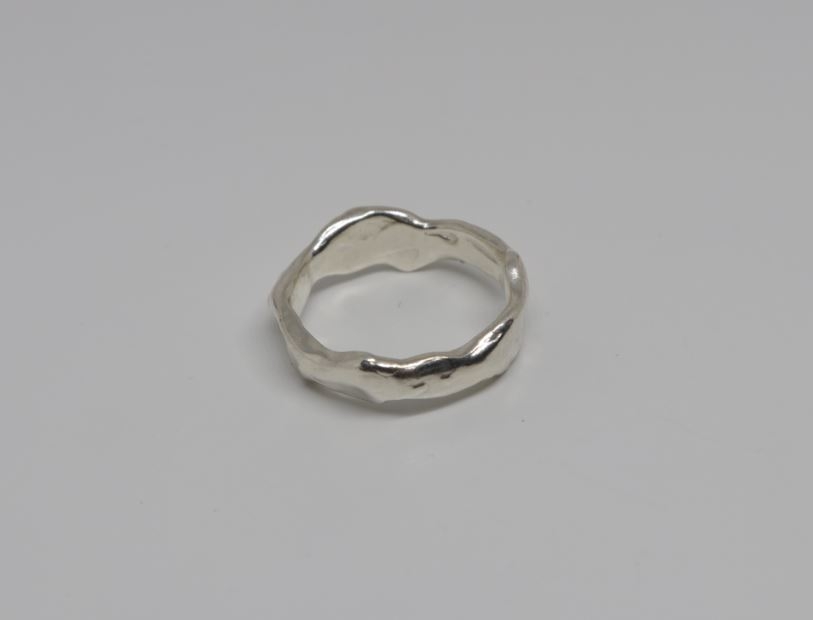 Gentle wave little finger ring