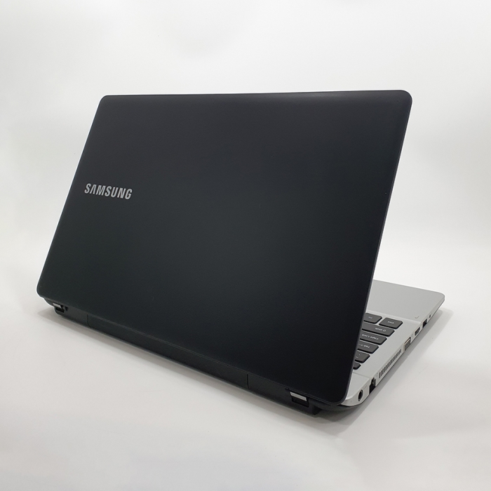 삼성전자 지포스820M 탑재 i5 대화면 15.6인치 Full HD 해상도 실버블랙 노트북 윈도우11