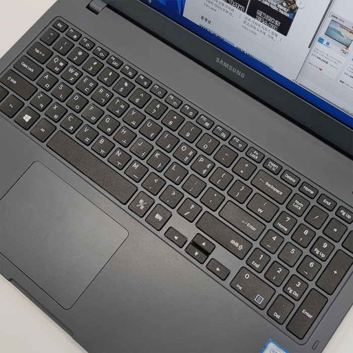 삼성 대화면 15.6인치 Full HD 고해상도 내구성과 확장성이 좋은 노트북 우측넘버패드 탑재 윈도우11