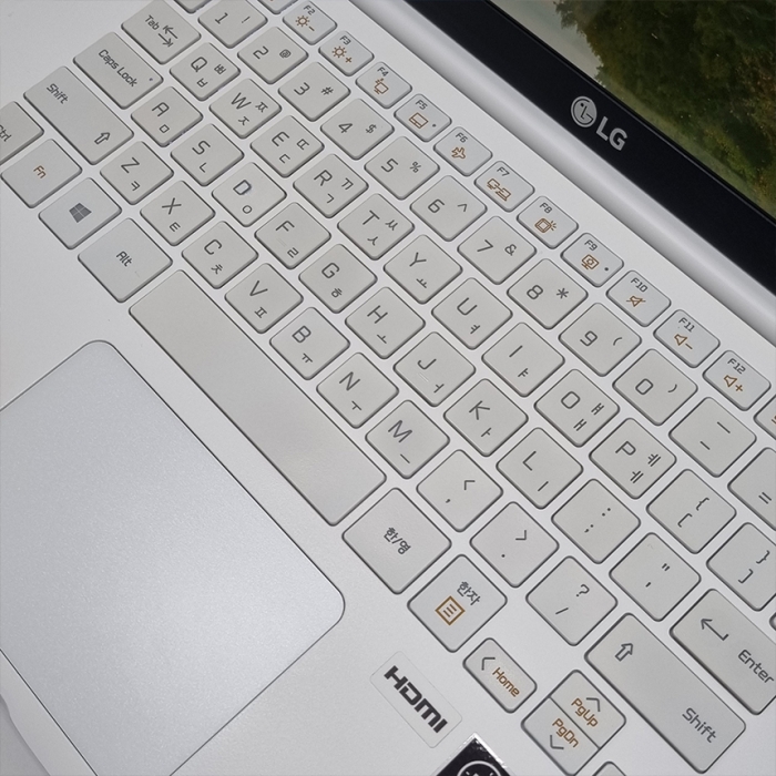 LG전자 그램 초슬림 초경량 휴대성 좋은 14인치 화이트 노트북 Full HD 고해상도 C타입충전가능 윈도우11